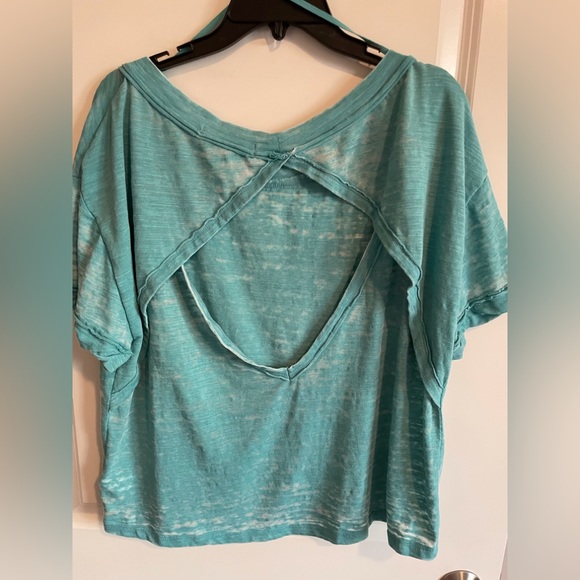 Free People We The Free lagenlook top with cutout back NWT - Picture 7 of 9